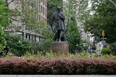18-2 Statue Of Edwin Booth As Hamlet, by Edmond T Quinn In Gramercy Park Near Union Square Park New York City